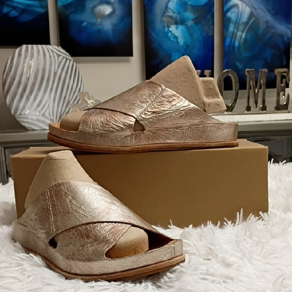 Kork-Ease Shoes - Kork-Ease Metallic Sandals- Women's Sz 7